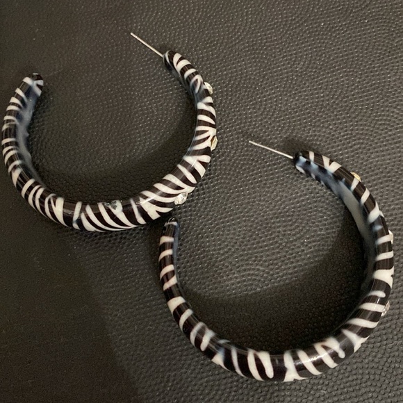 Set of 2 Hoop pierced Earrings with rhinestones - Picture 7 of 9